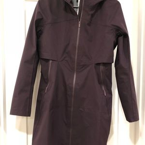 Lululemon Cloud Crush raincoat